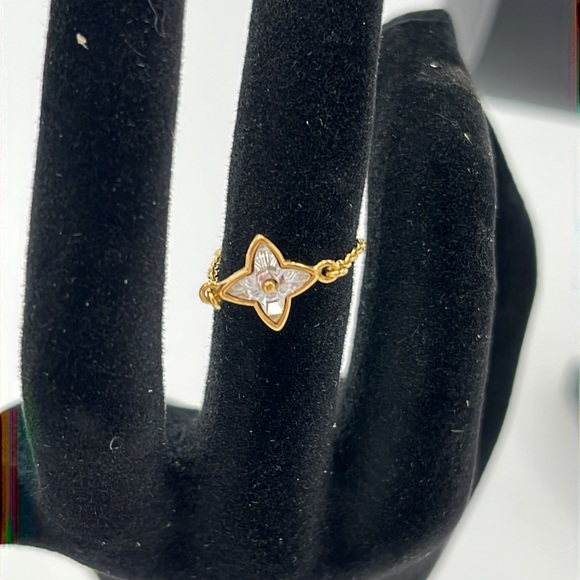 Louis Vuitton Jewelry - Authentic Louis Vuitton Gold Tone Flower Ring size 5